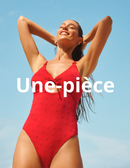 Femme se posant vers le ciel portant un maillot une-pi&egrave;ce rouge de la marque My Bikini Story.