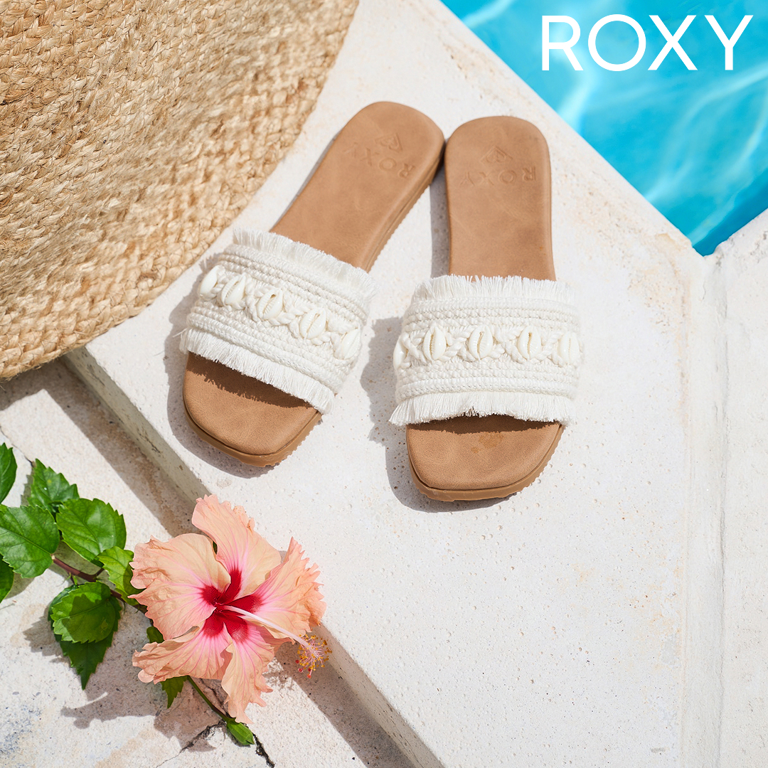 Une paire de sandales en crochet de Roxy – Bikini Village