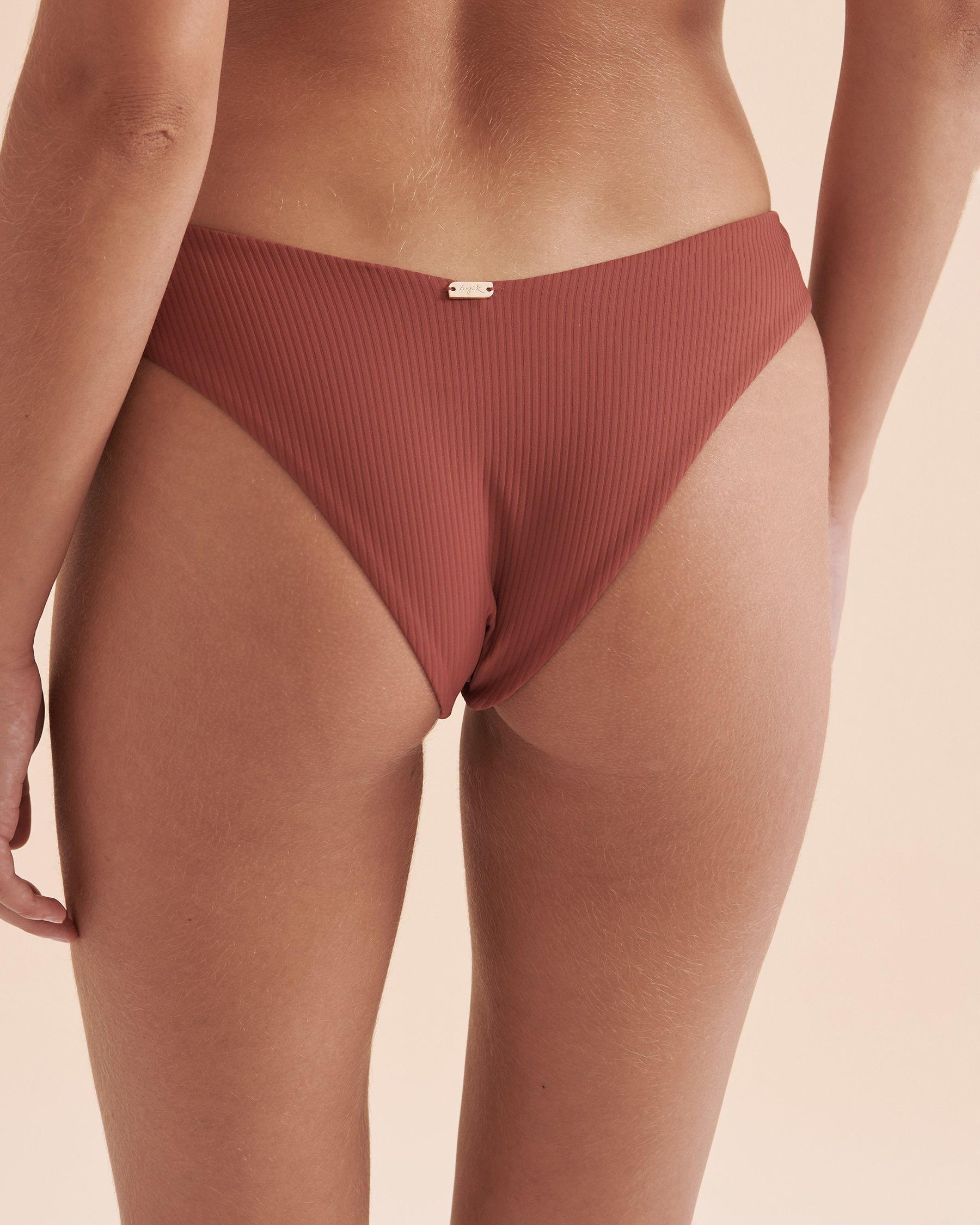 TROPIK Bas de bikini tanga Textured Brun 01300235 - Voir2