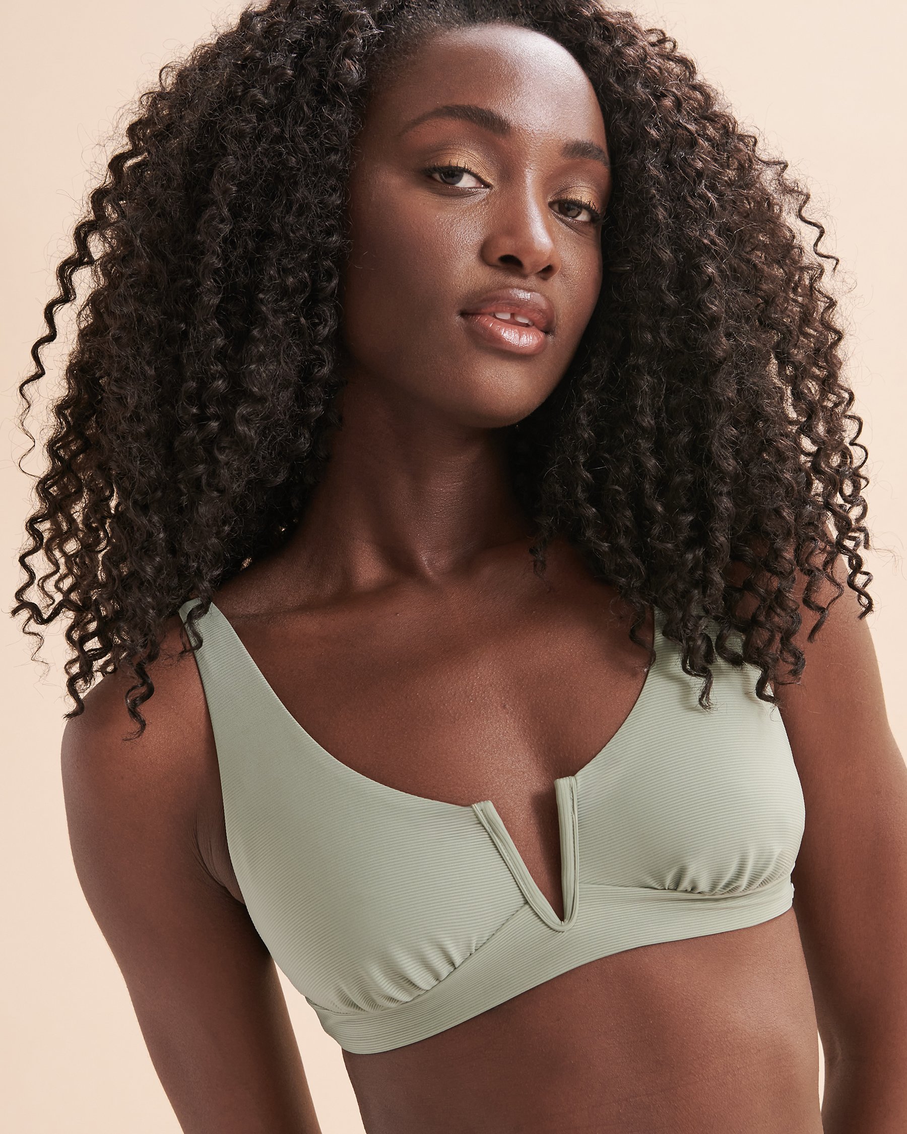TROPIK Haut de bikini triangle à armature en V texturé Vert sauge foncé 01100225 - View5
