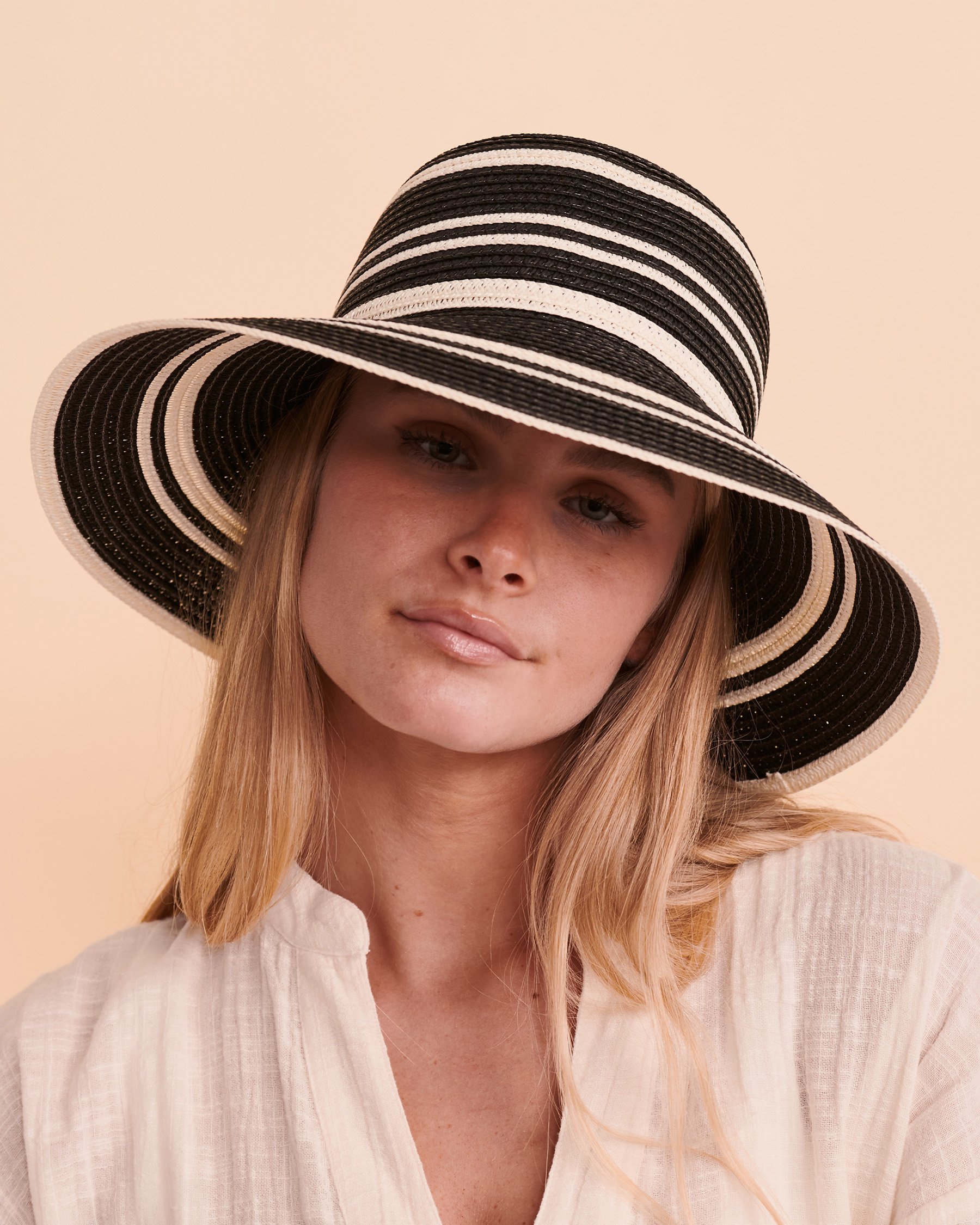 CASABAWA IMPORTS INC Chapeau cloche 2 tons Noir et crème ABVR13-2 - View1