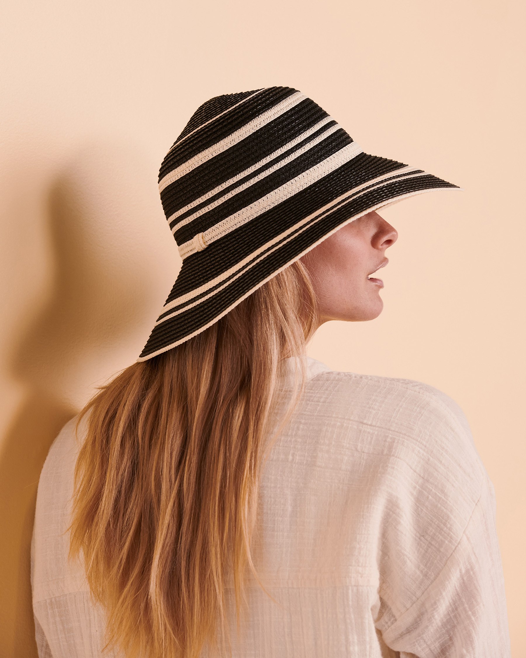 CASABAWA IMPORTS INC Chapeau cloche 2 tons Noir et crème ABVR13-2 - View2