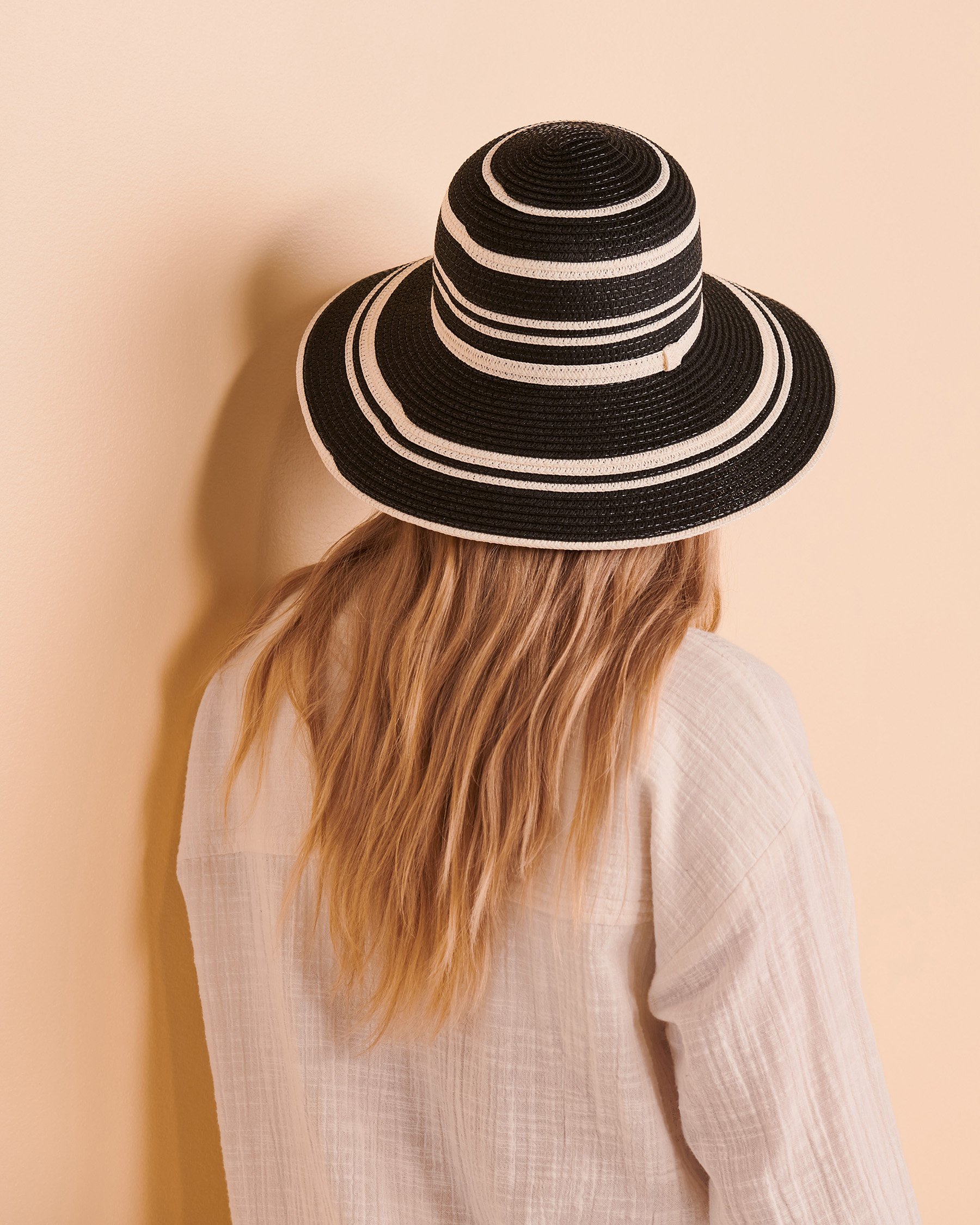 CASABAWA IMPORTS INC Chapeau cloche 2 tons Noir et crème ABVR13-2 - View3