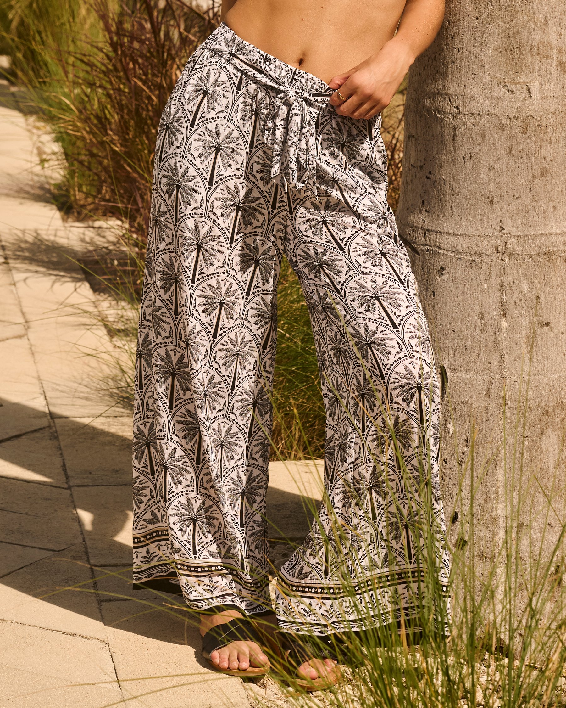 TURQUOISE COUTURE Pantalon jambe large Mykonos Palm Gris et blanc brillant 02200084 - View1