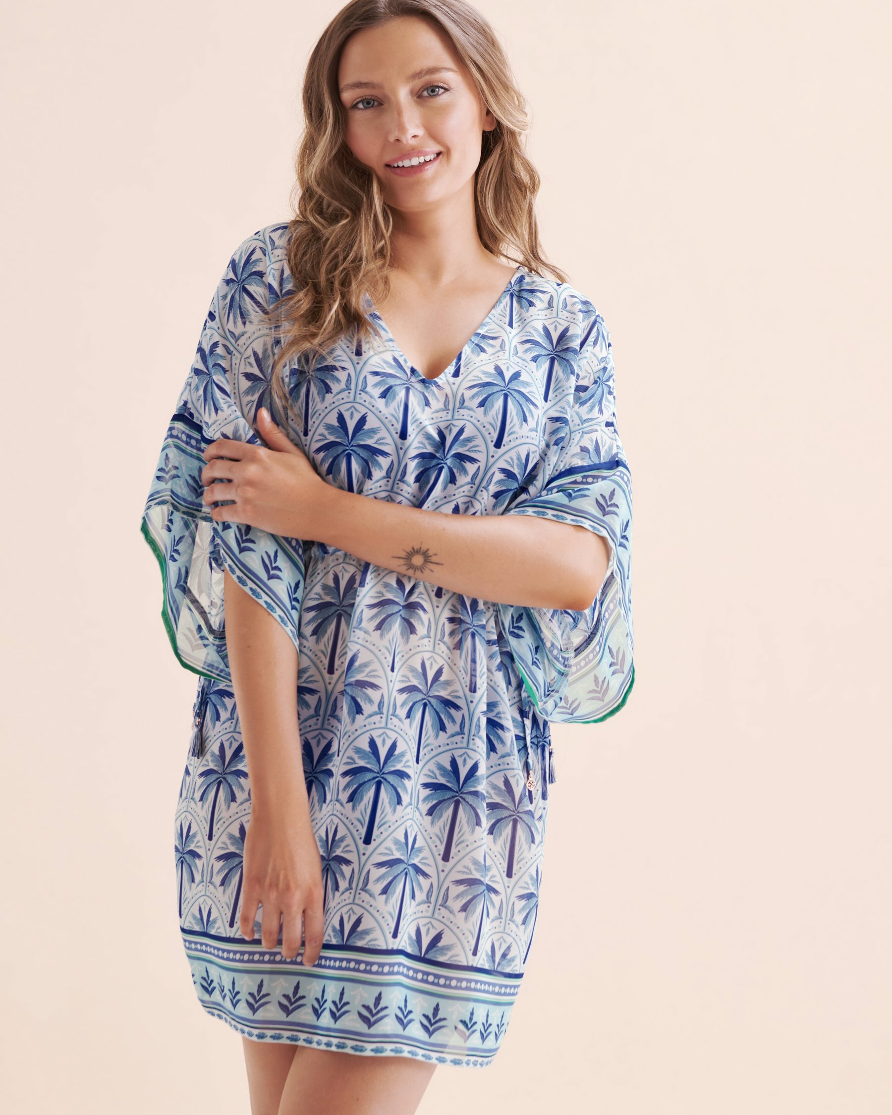 TURQUOISE COUTURE Tunique en mousseline Mykonos Palm Bleu et blanc brillant 02400046 - Voir4