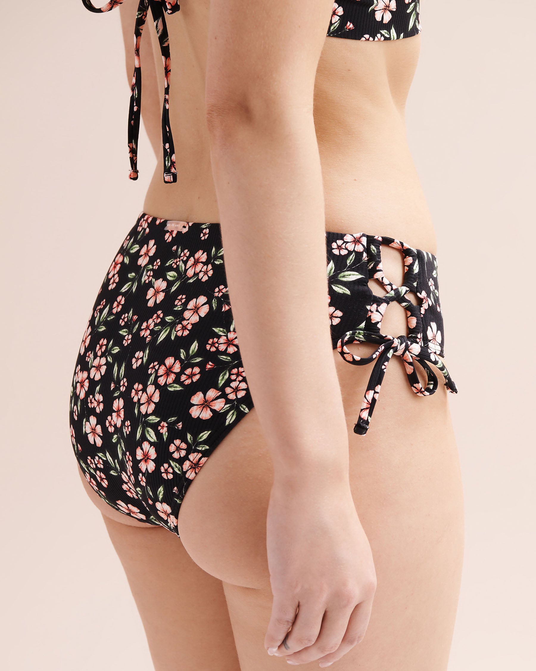 EAU DE SEA Bas de bikini taille basse gainant à nouer côtelé floral Noir 01300620 - View5