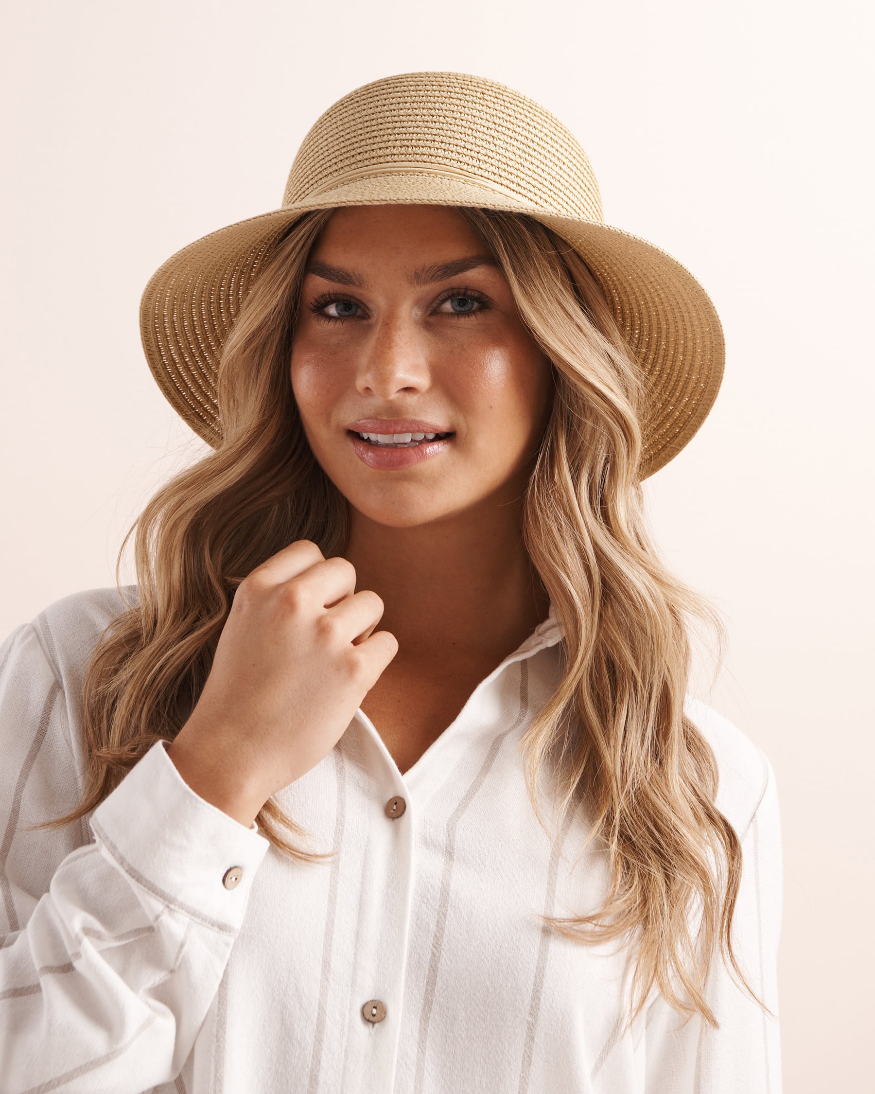 BIKINI VILLAGE Chapeau cloche avec breloques dollar des sables Beige 02500026 - View1