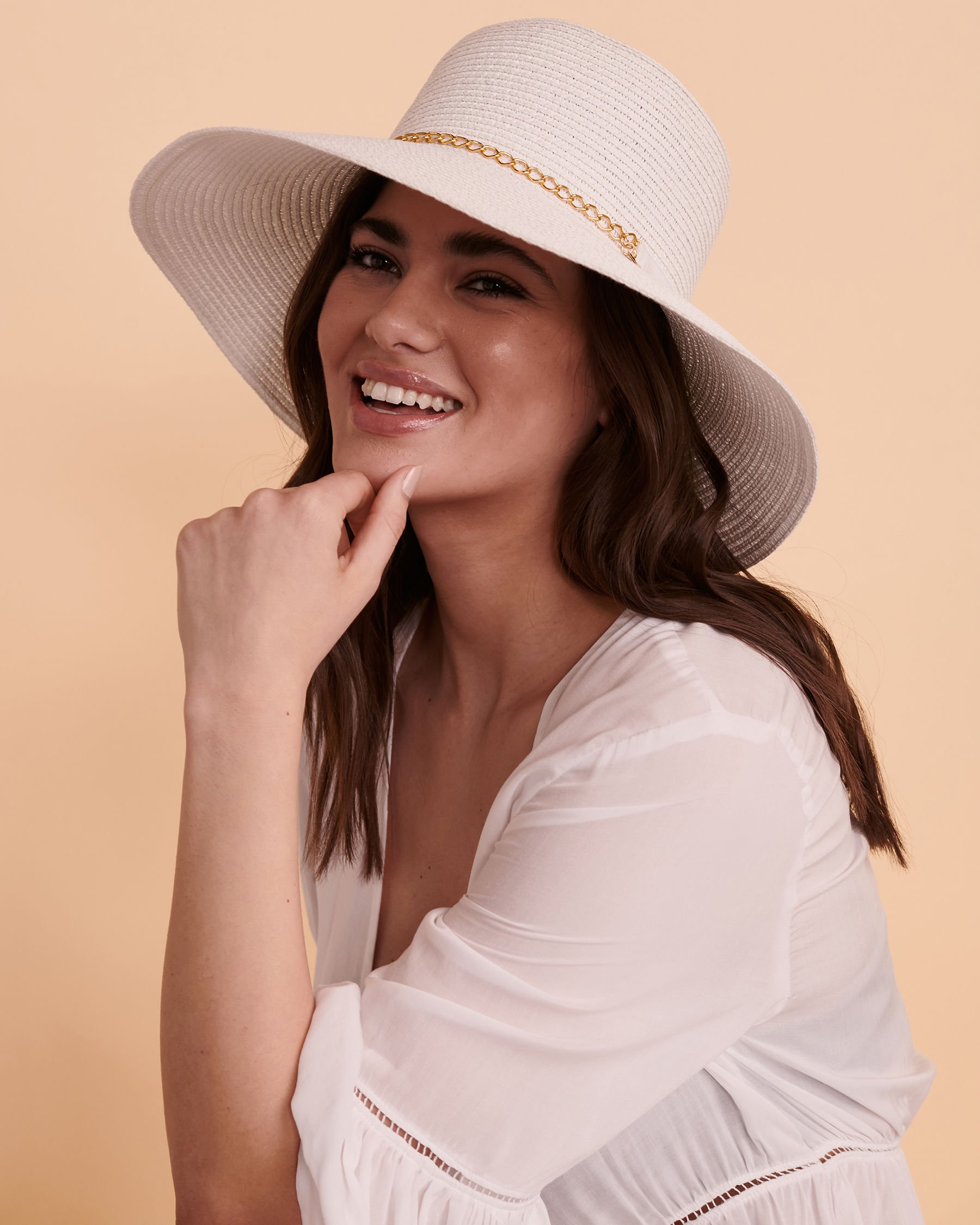 CASABAWA IMPORTS INC. Chapeau avec chaîne Blanc AN13-01 - View1