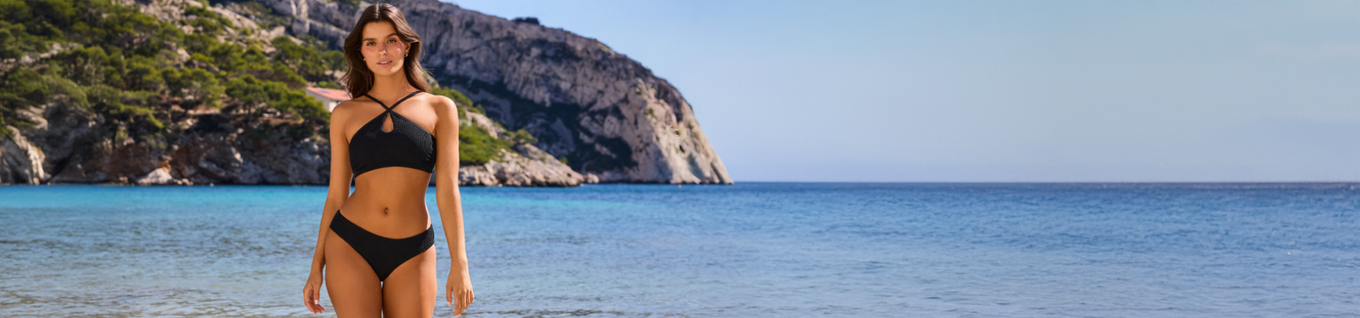 Woman wearing a black bikini set from Tropik - Bikini Village