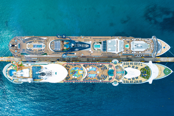 Vue du dessus d’un navire de croisière
