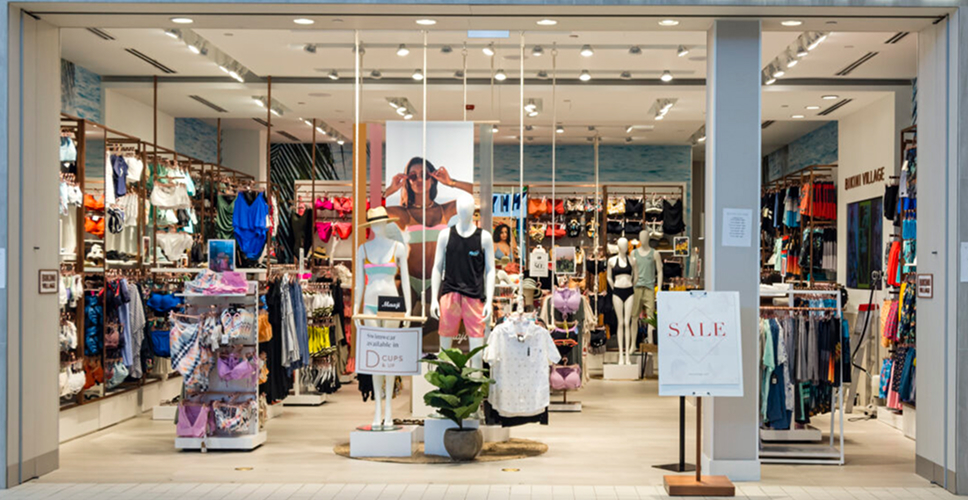 Devanture de la boutique Bikini Village au Avalon Mall