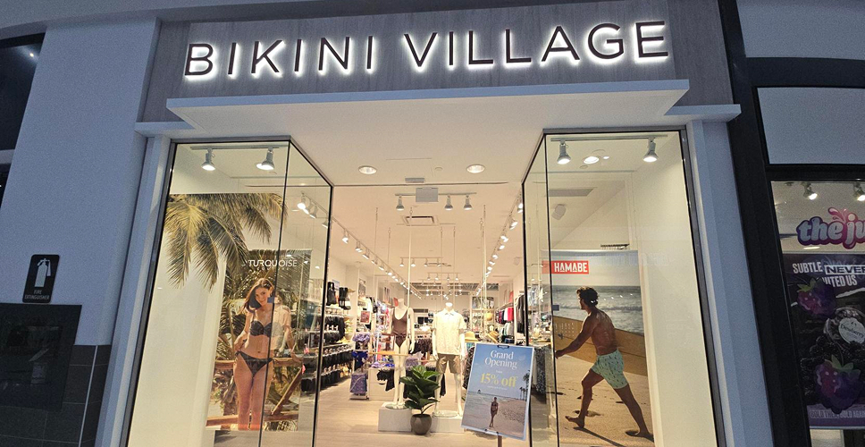 Devanture de la boutique à Bower Place - Bikini Village