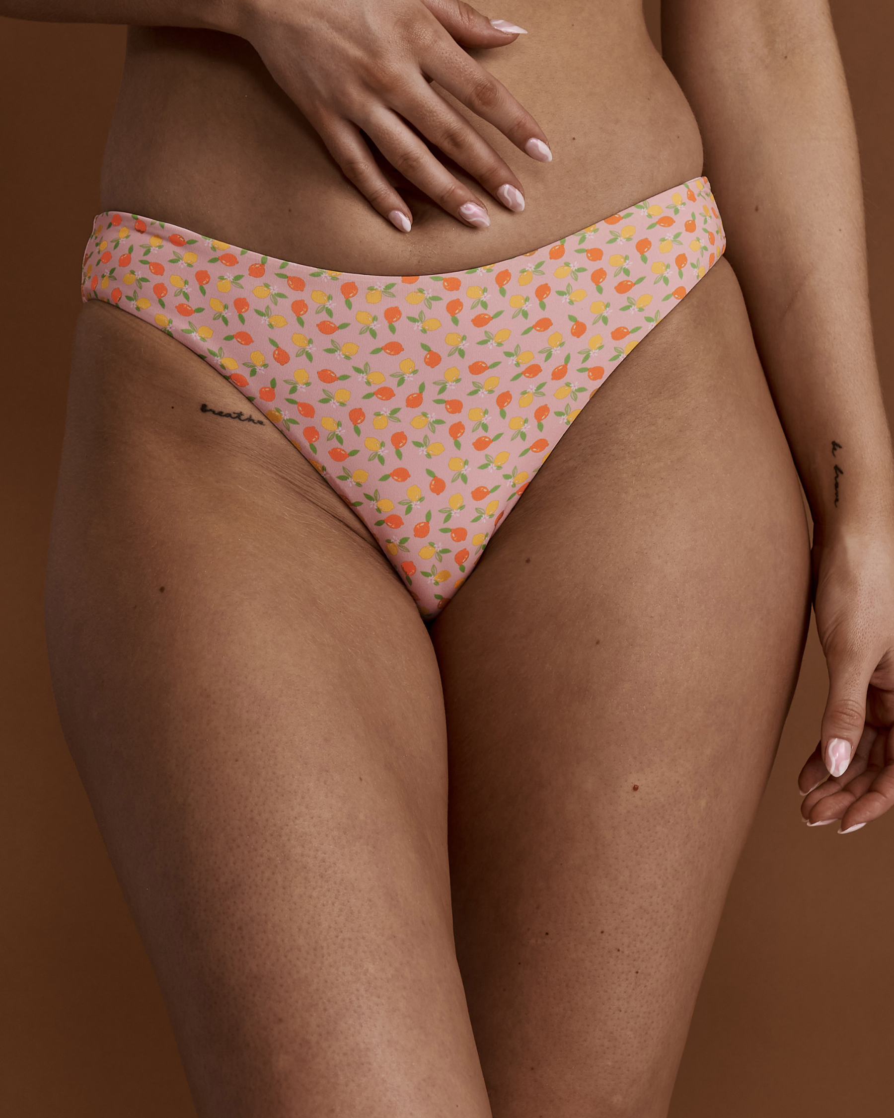 DIPPIN'DAISY'S Bas de bikini jambe haute Nocturnal SPRING IT ON Imprimé miniature D3032 - Voir1